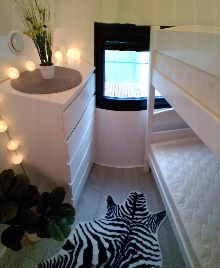 Houseboat Arka 1 - Domki Na Wodzie, Rower Wodny, Wifi, Parking เมียลโน ภายนอก รูปภาพ