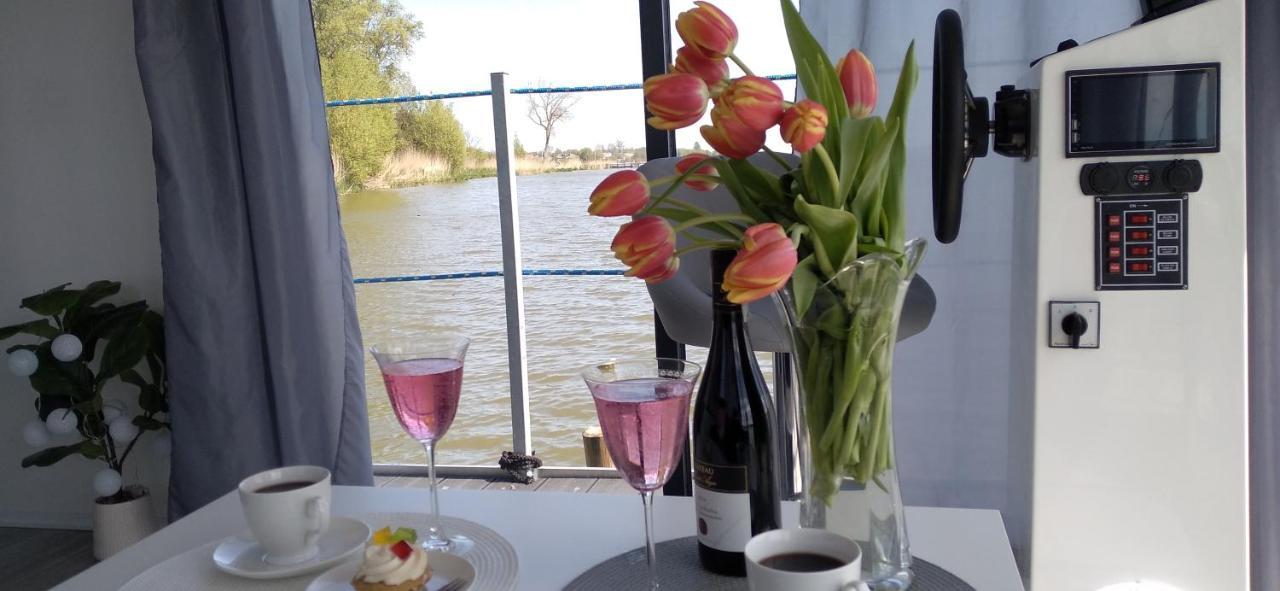 Houseboat Arka 1 - Domki Na Wodzie, Rower Wodny, Wifi, Parking เมียลโน ภายนอก รูปภาพ