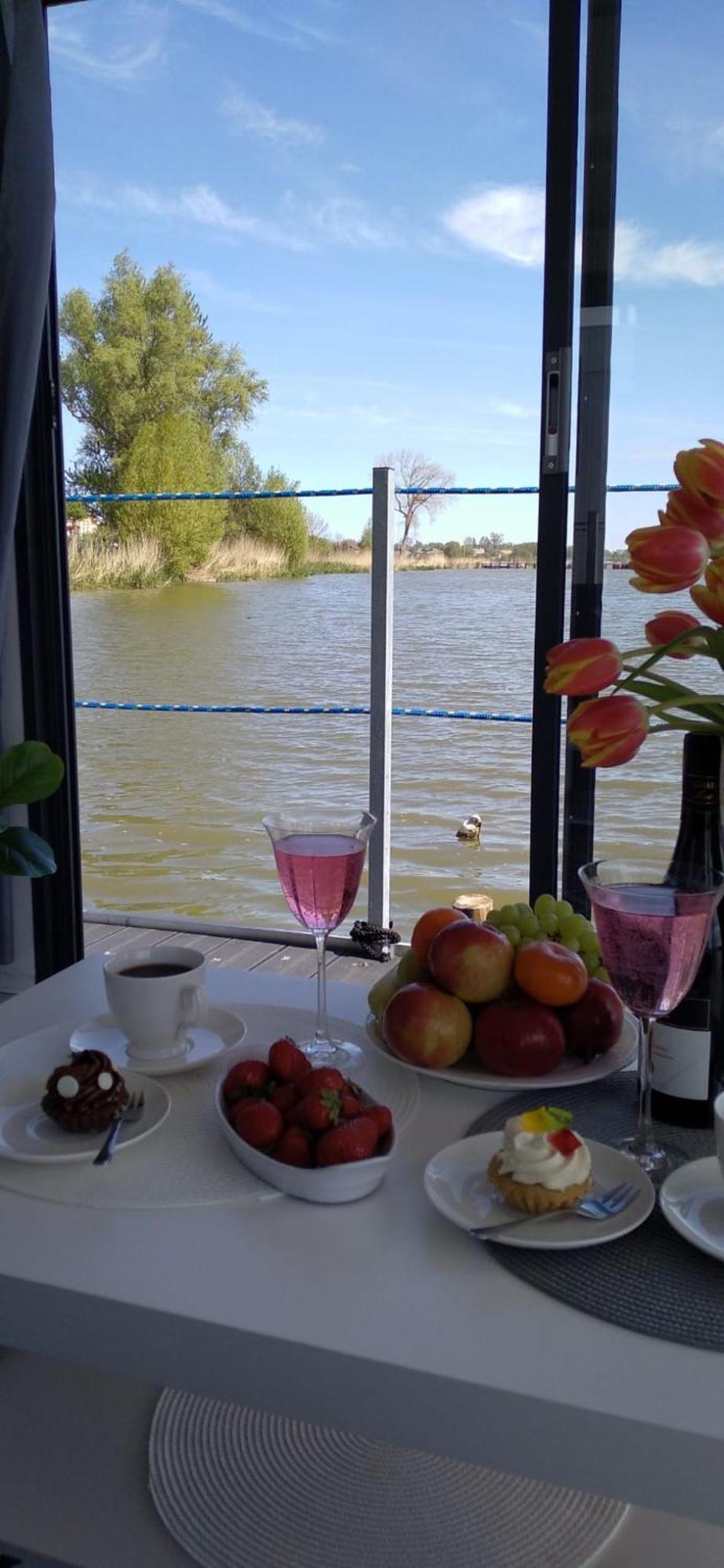 Houseboat Arka 1 - Domki Na Wodzie, Rower Wodny, Wifi, Parking เมียลโน ภายนอก รูปภาพ